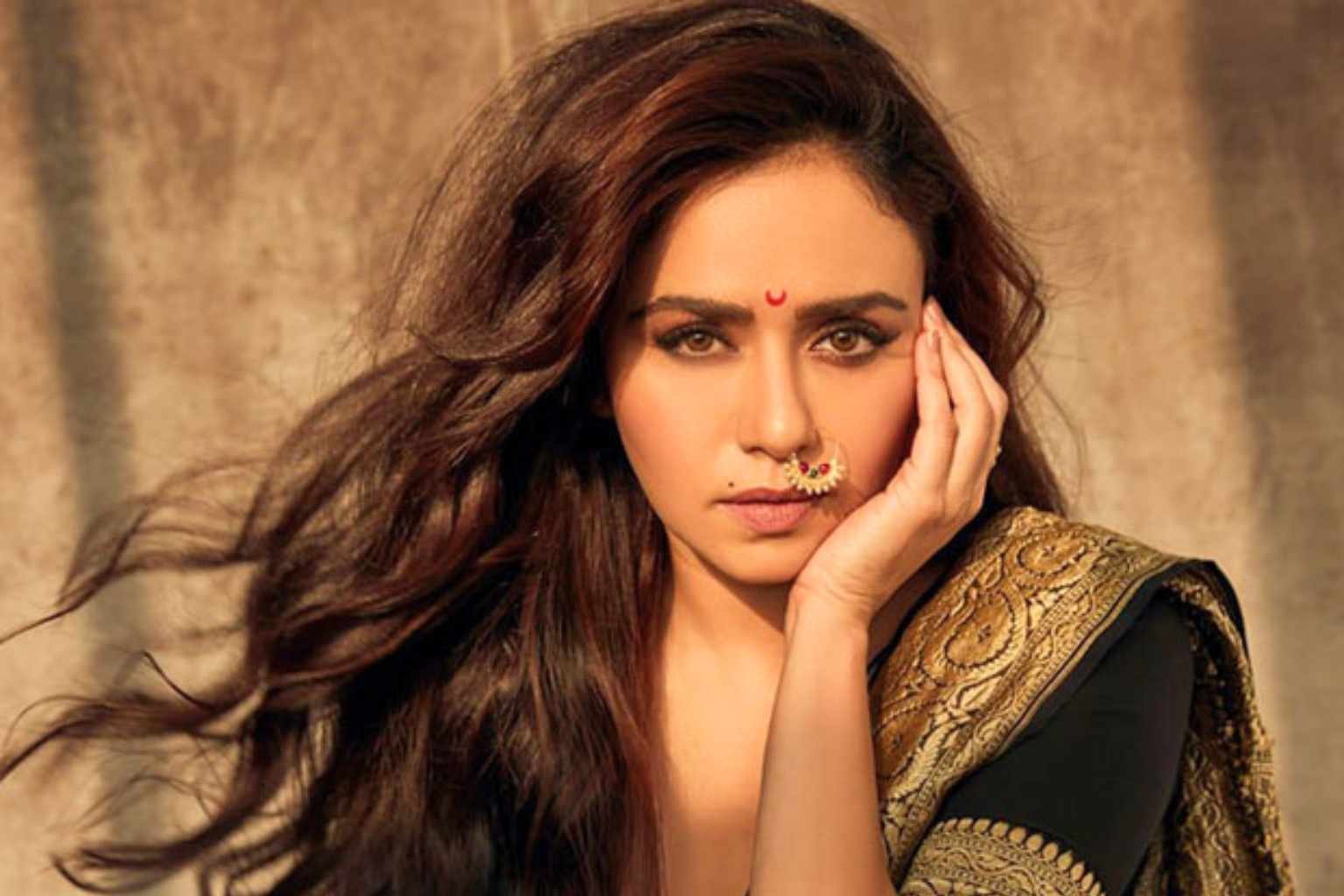 amruta khanvilkar